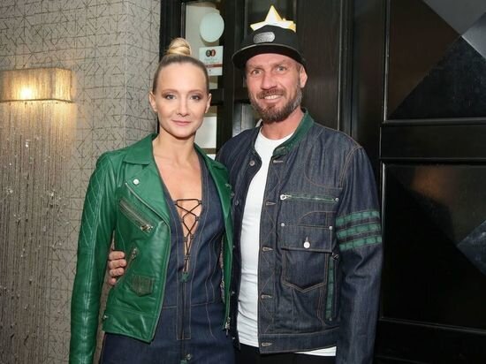     Роман Костомаров и Оксана Домнина / Лилия Шарловская