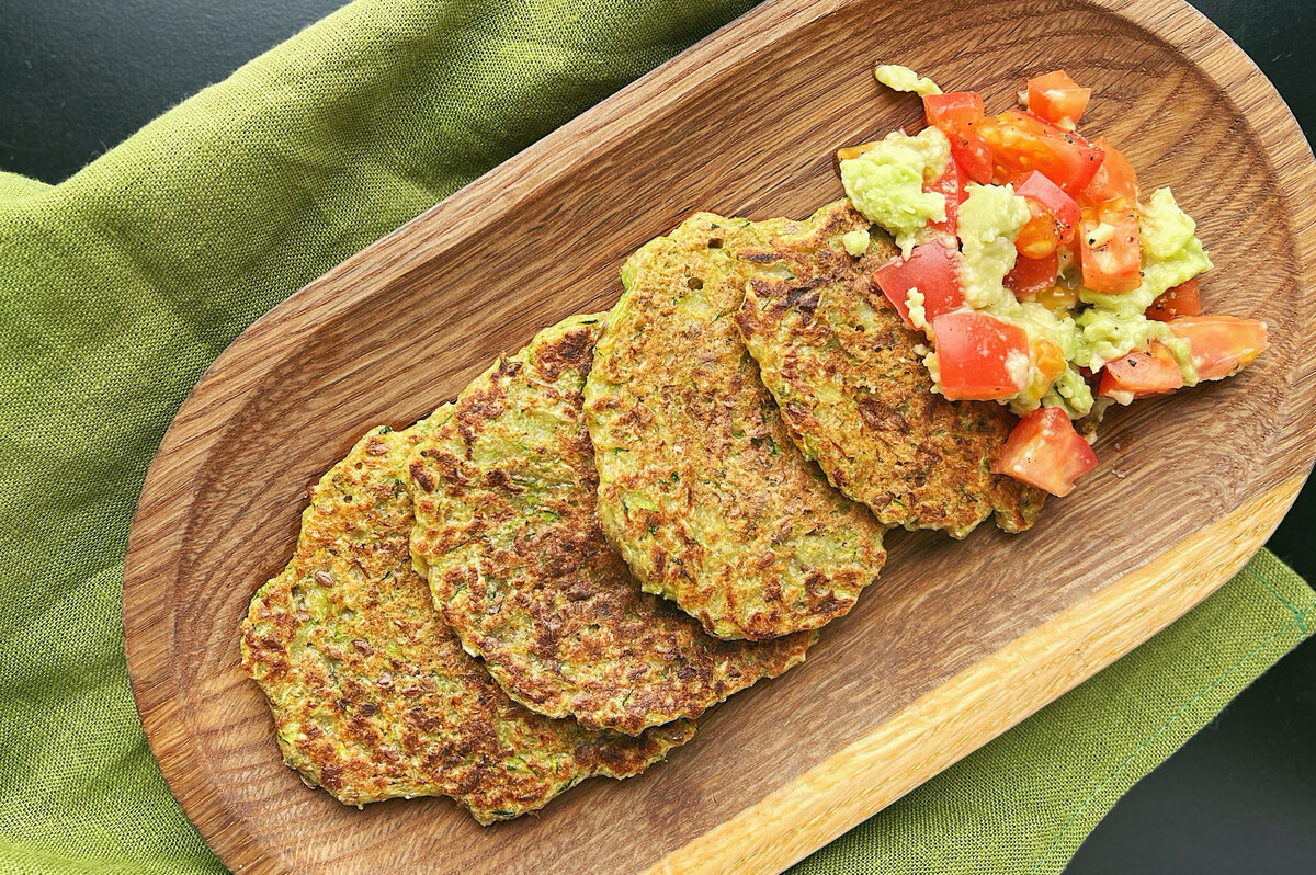 Постные кабачковые оладьи из зеленой гречки 