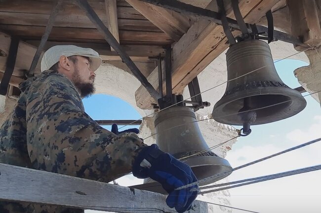 Звон на колокольне Свято-Троицкий собора Верхотурского кремля, г. Верхотурье (фото автора)