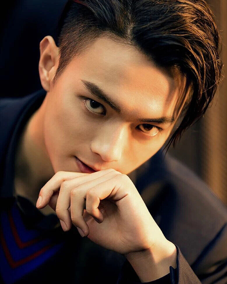 Китайский актёр и модель Сюй Кай (род. 1995 г.)