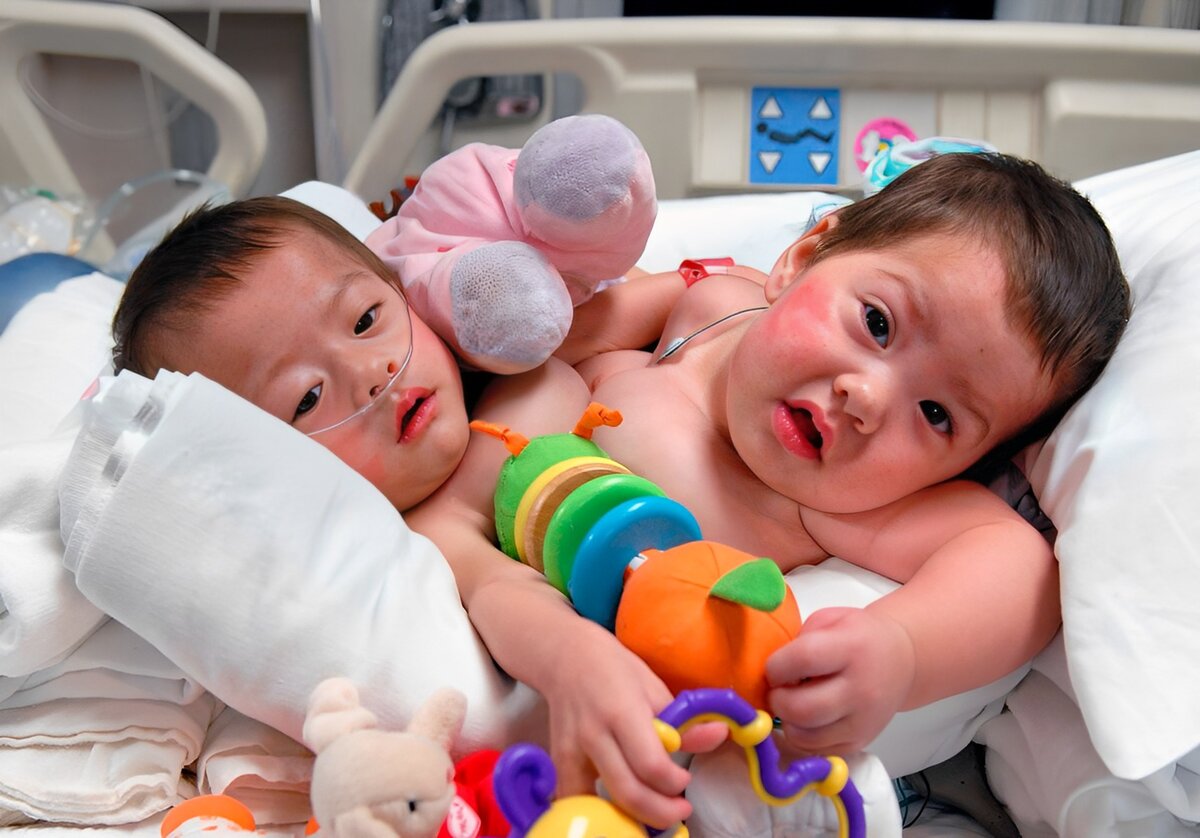 Фото из сети. Рената и Регина Салинас Фьеррос