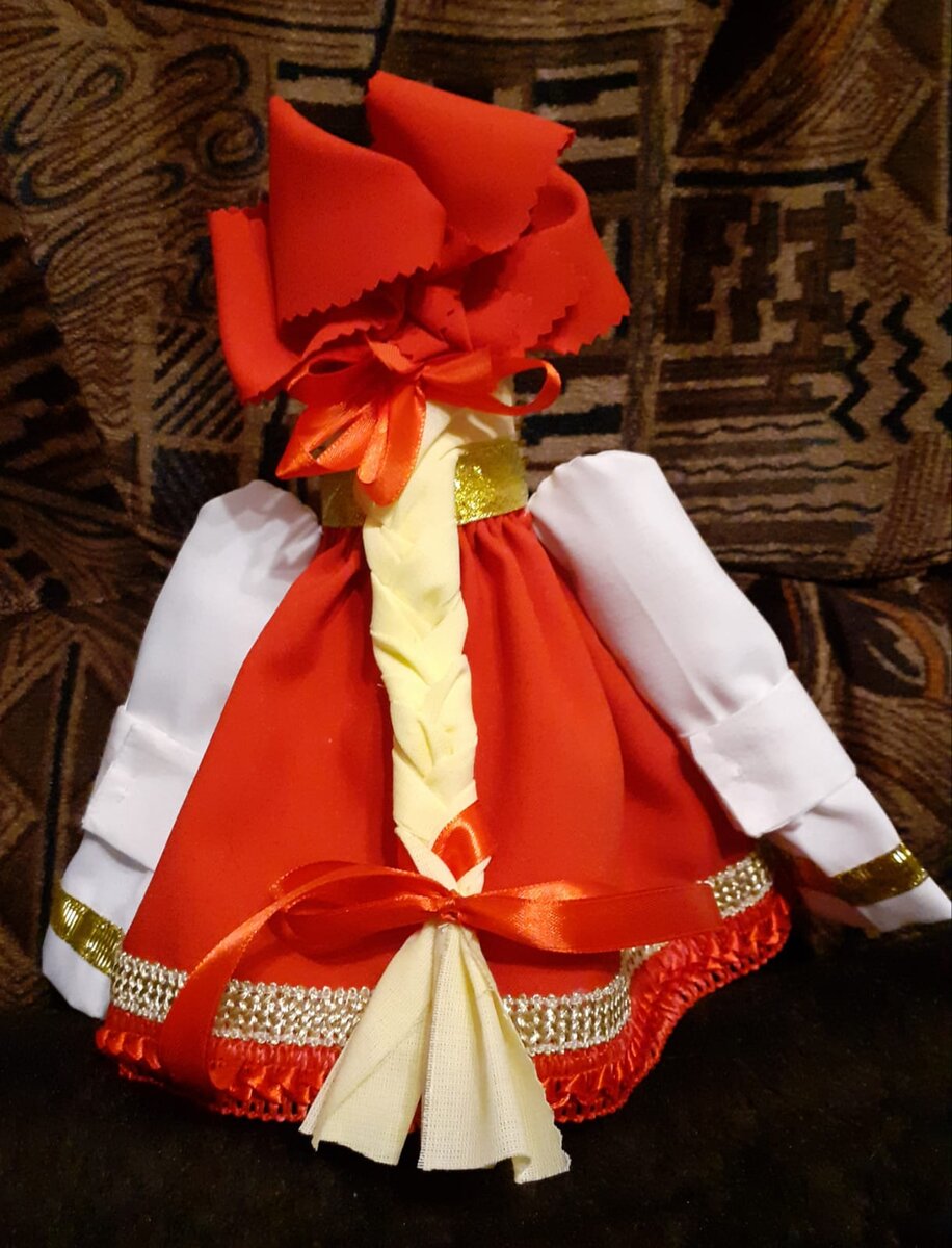 Кукла Славутница. Вид сзади