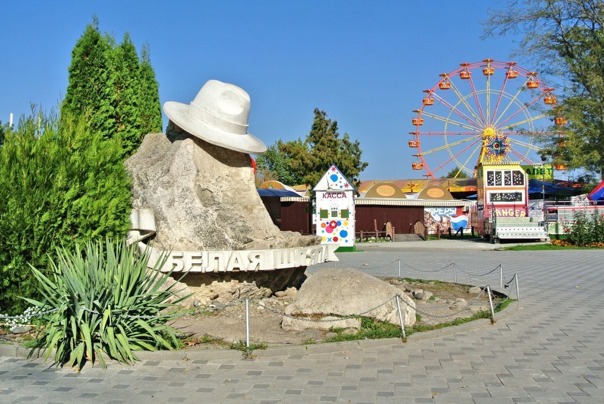 Анапа анапская. Анапа Курортный городок. Анапа достопримечательности 2022. Памятник город курорт Анапа. Анапа достопримечательности Пионерский проспект.