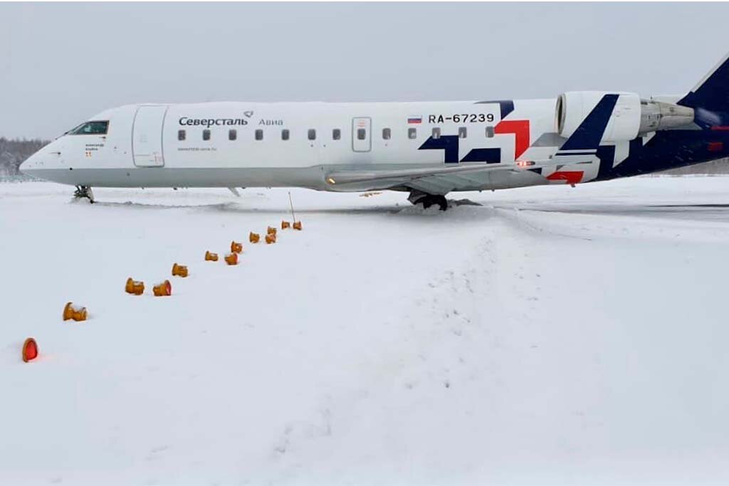    Инцидент произошел сегодня около 8 часов при взлете самолета CRJ-200, направлявшегося из Мурманска в Архангельск