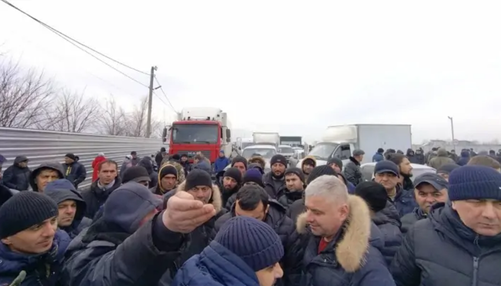 Забастовка рабочих. Забастовка 3 2. Забастовка 3 2. Молодежь на митингах. Забастовка в индии.