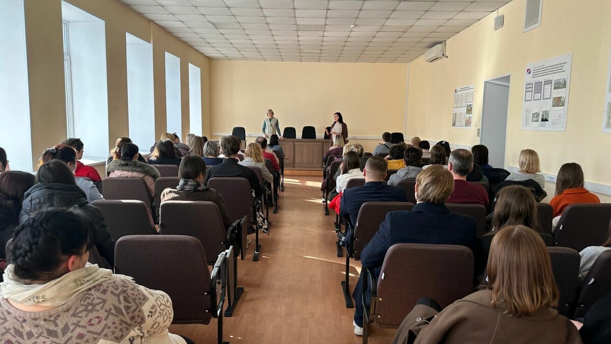     Министр здравоохранения Приморья Анастасия Худченко рассказала одиннадцатиклассникам краевого центра о правилах приема по целевому набору в вузы Приморья, где готовят будущих медицинских светил