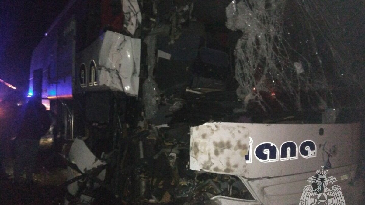     Сегодня ночью в серьезную аварию попал междугородний рейсовый автобус, следовавший из Волгограда в Москву. К счастью, обошлось без жертв, сообщает издание «НовостиВолгограда.ру» со ссылкой на экстренные службы Тамбовской области.