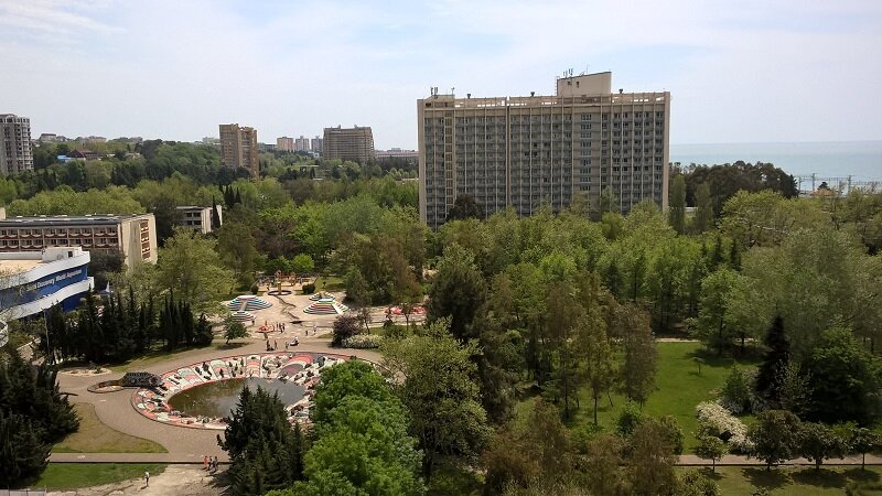 Территория санатория "Адлеркурорт". Фото автора канала