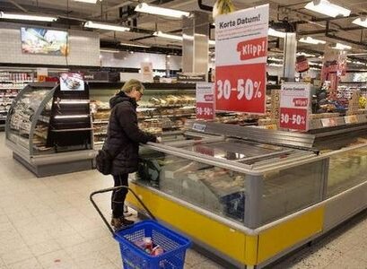    Чтобы сэкономить, шведы чаще стали покупать продукты с истекающим сроком годности