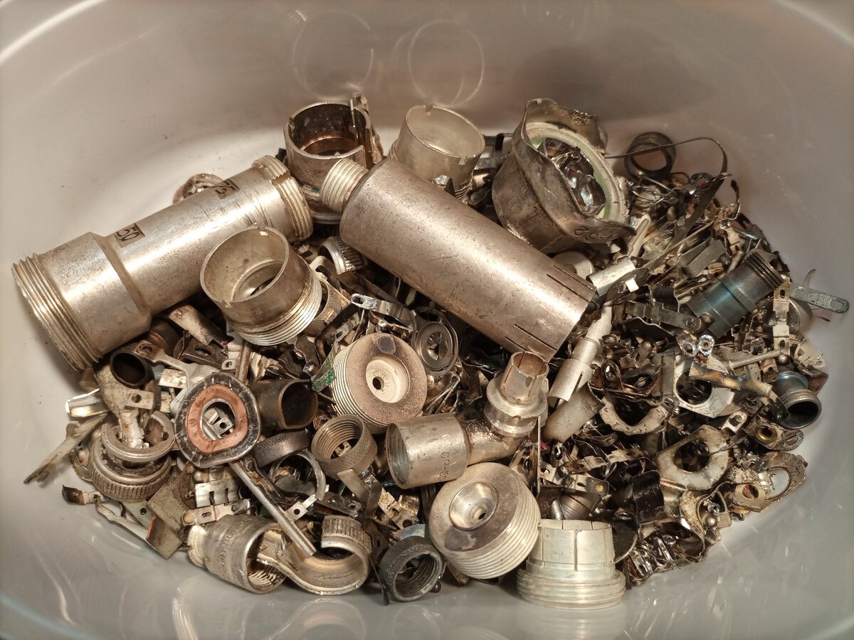 Всё разное.