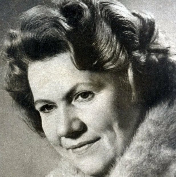 Актриса изольда извицкая биография личная жизнь Ела засохший хлеб и все время пила: трагическая судьба звезды советского кино Из