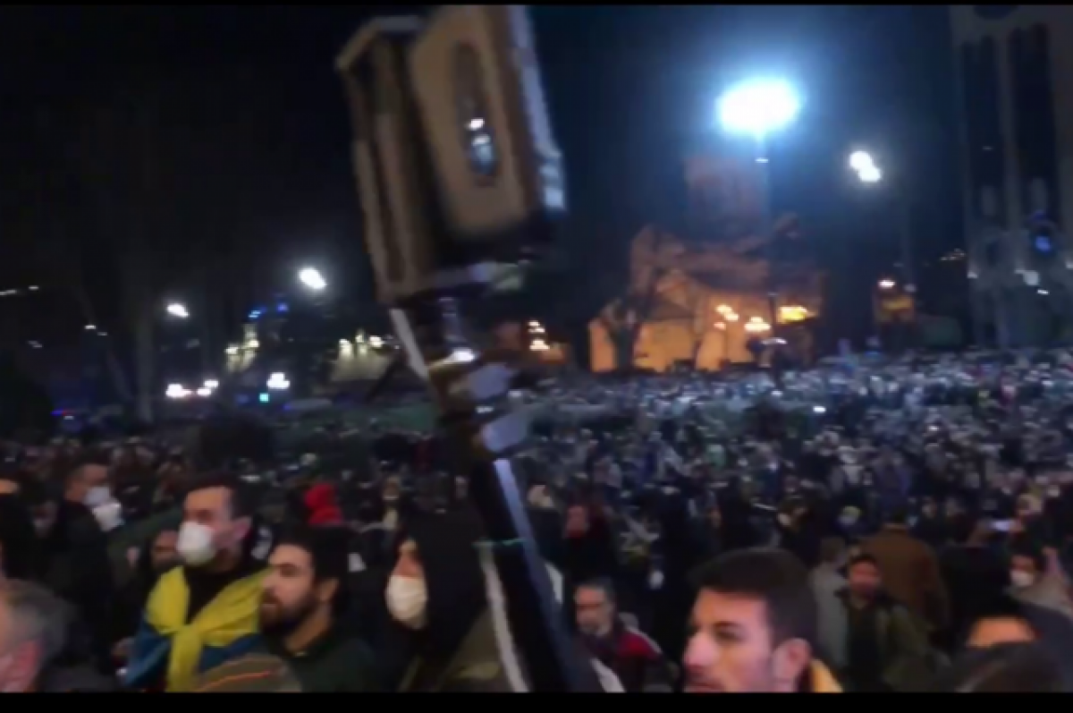    В Тбилиси начались столкновения между спецназом и протестующими