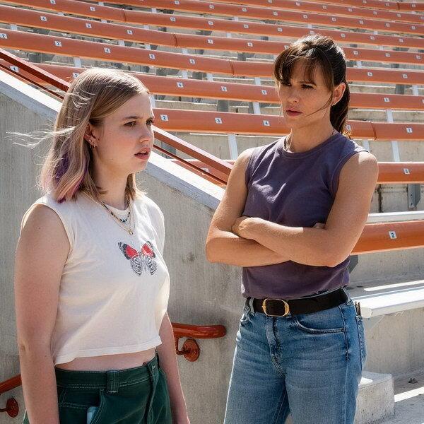     Дженнифер Гарнер отправляется на поиски Николая Костера-Вальдау в трейлере «Последнее, что он сказал мне»