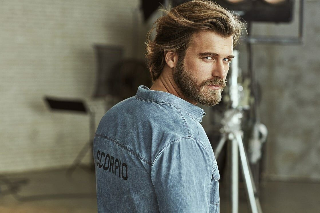 Кыванч Татлытуг — хотел быть баскетболистом, а стал одним из самых дорогих актеров в Турции .