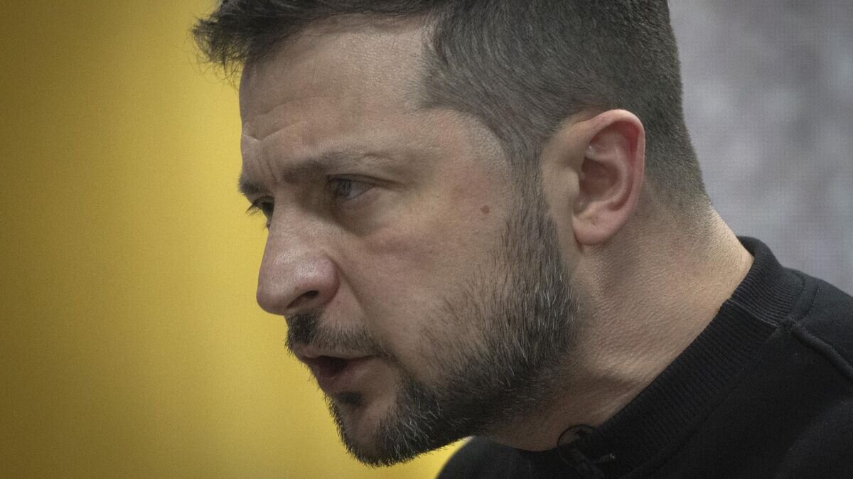    Президент Украины Владимир Зеленский во время пресс-конференции в Киеве. 24 февраля 2023© AP Photo / Efrem Lukatsky