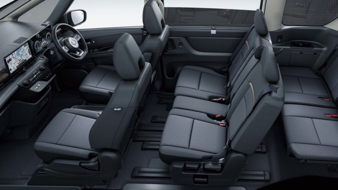 Салон Nissan Serena