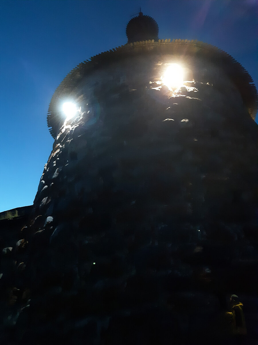 "Соломенный страшила" - одна из башен.