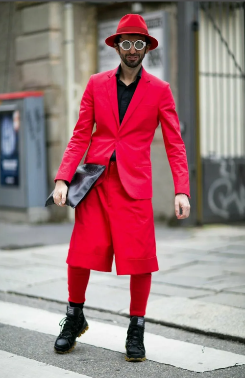 Вот что-то такое показывают, да? И нам становится смешно. И сразу понятно, что "такой футбол нам не нужен"..)