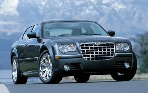 Chrysler 300C 1 поколение.