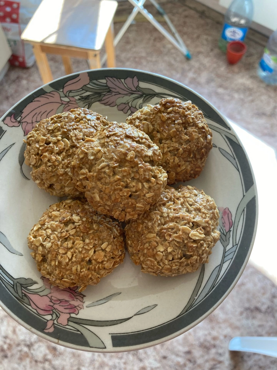 Готовила себе овсяное печенье с арахисовой пастой без сахара