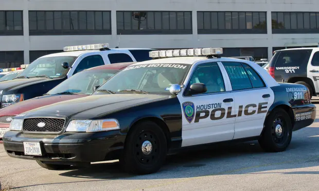 «Это похоже на очередную трагическую историю о том, как ребенок получил доступ к огнестрельному оружию и ранил кого-то еще», — сказал шериф округа Харрис Эд Гонсалес. Фотография: Саймон Ли/Алами.