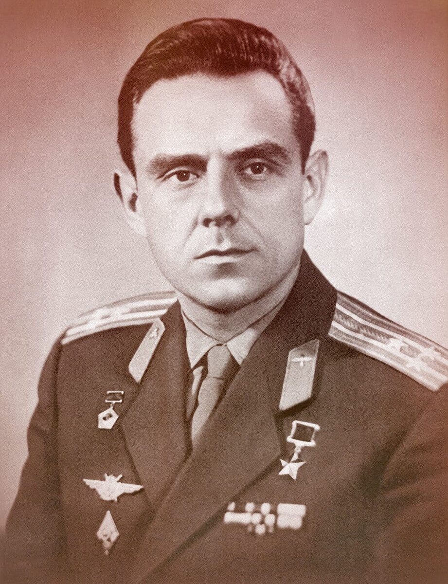Владимир Михайлович Комаров - советский лётчик-космонавт, дважды Герой Советского Союза