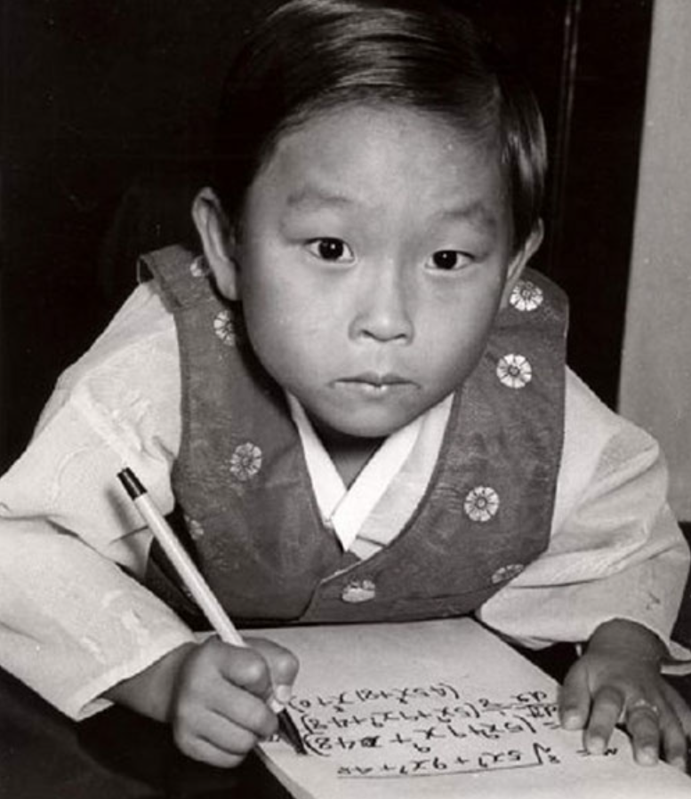 Ким Ун Ён в возрасте 3 лет