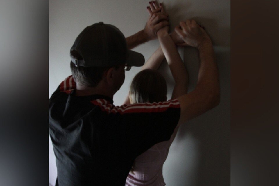     Поход в гости обернулся для 13-летней девочки кошмаром. Елена ВАХРУШЕВА