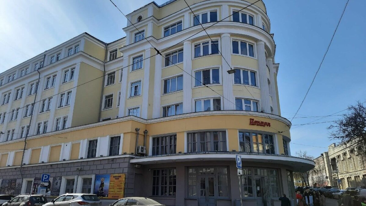     Крыша нижегородского центра культуры «Рекорд» протекла после снегопадов. В настоящее время специалисты обследуют ее и выявляют аварийные места. Об этом NewsNN рассказали в областном минкульте.