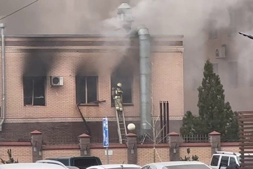     Губернатор Голубев сообщил, что пожар в погрануправлении ФСБ в Ростовской области случился из-за замыкания Лейла МИРИШОВА