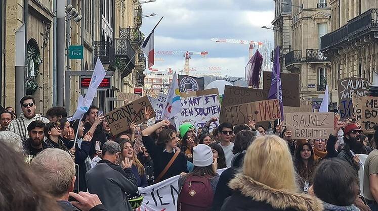    Скриншот vk.com/video Протесты во Франции против повышения пенсионного возраста