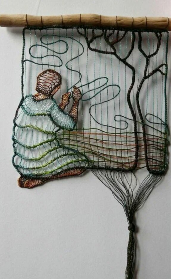 Вплетает мечту в реальность