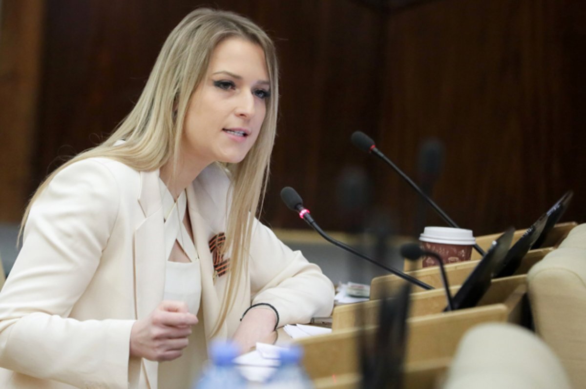    Яна Лантратова.