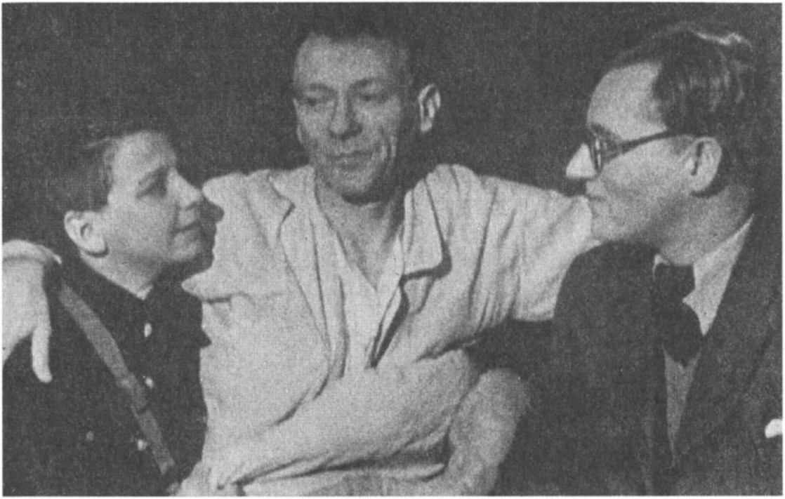 Михаил Булгаков, Серёжа Шиловский и Сергей Ермолинский. 27 февраля 1940г.                    Фото К. Венца с сайта  http://m-bulgakov.ru/