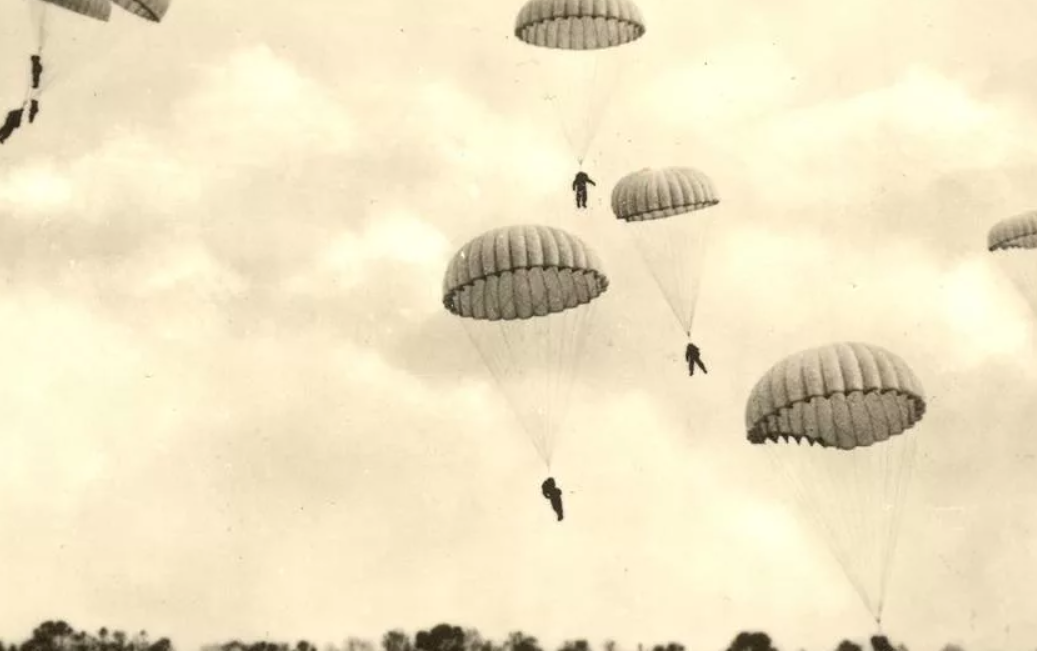 Зельма курц. Десантирование с парашютами в годы вов 1941-1945. Советские парашютисты. Спортсмены парашютисты. Вдв ссср прыжки с парашютом.