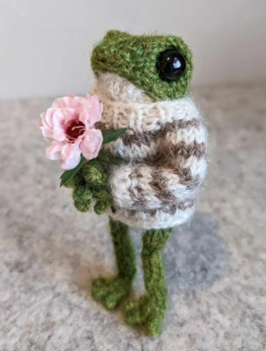 изначально доча хотела такого лягушонка - забавных видео с их участием очень много в сети