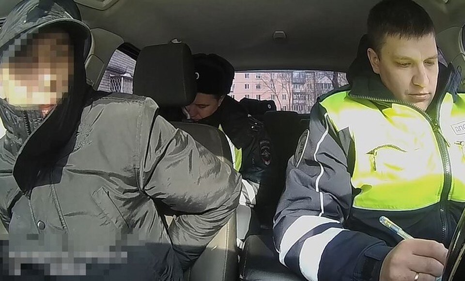     Во дворе дома улице Стаханова он был пойман.  принтскрин видео.