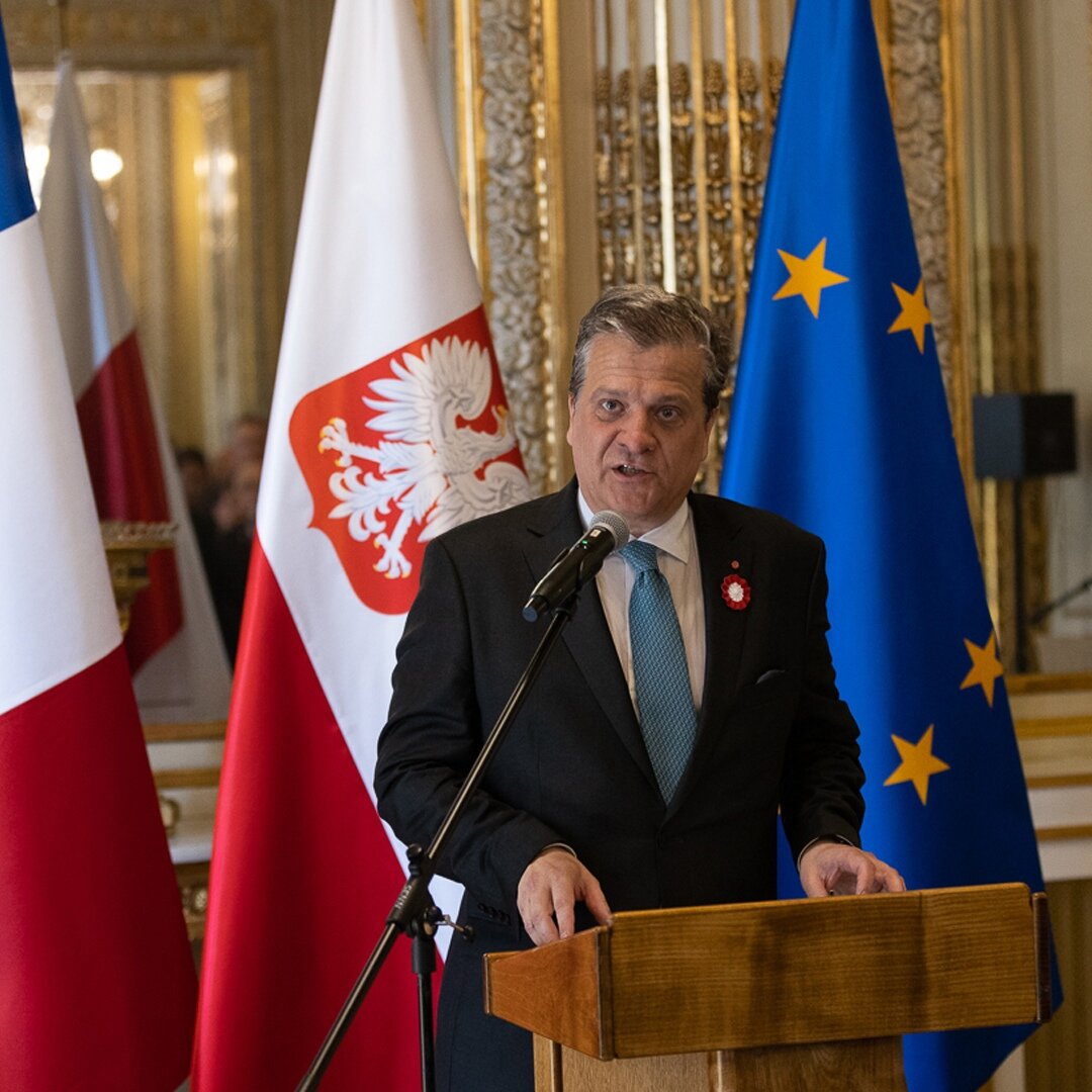  Росцишевский смотрит вдаль, и не видит где педаль.  фото: картинки  яндекса.