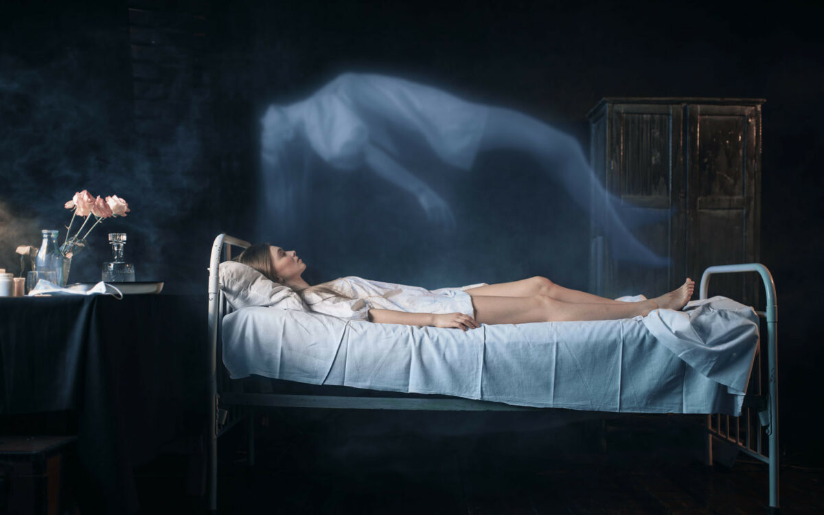 Загробная жизнь ответ. Ошо раджниш смерть величайший обман. Душа уходит. Потусторонняя жизнь. Загробная жизнь.