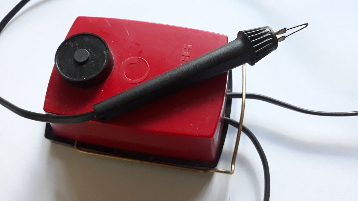 Фото из интернета. Такой точно электровыжигатель был в моём детстве.