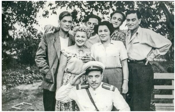 Петр Вельяминов с коллегами по театру