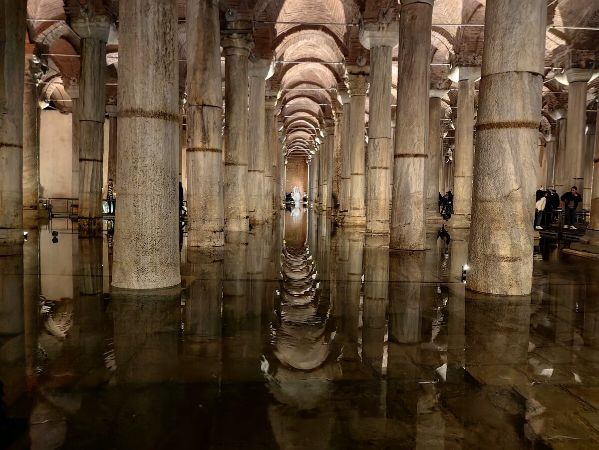 Совершенная геометрия форм и отражений