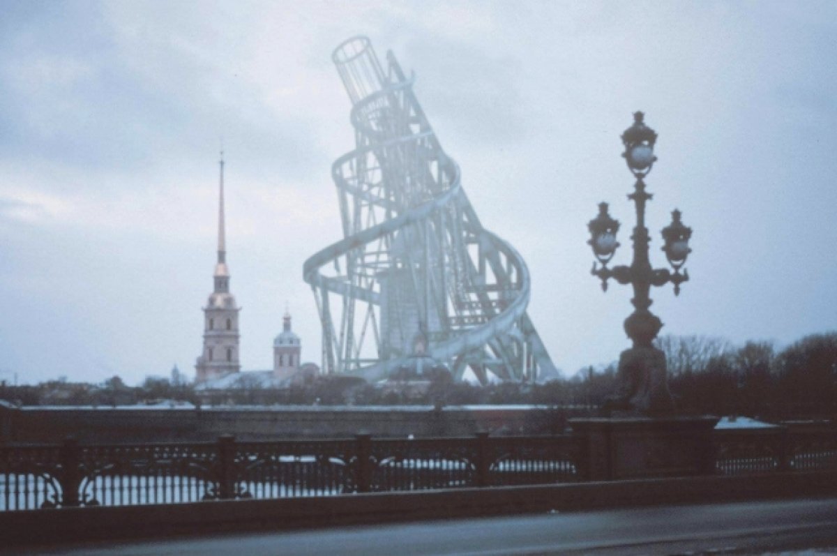    Этот памятник III Интернационалу планировалось установить в Петрограде после победы Октябрьской революции. В грандиозной башне в семь этажей и высотой 400 метров предполагалось разместить высшие органы «всемирной рабоче-крестьянской власти».