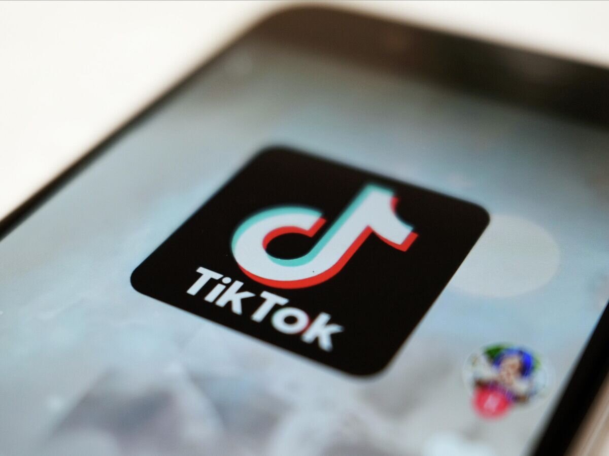    Логотип приложения TikTok на экране смартфона© AP Photo / Kiichiro Sato