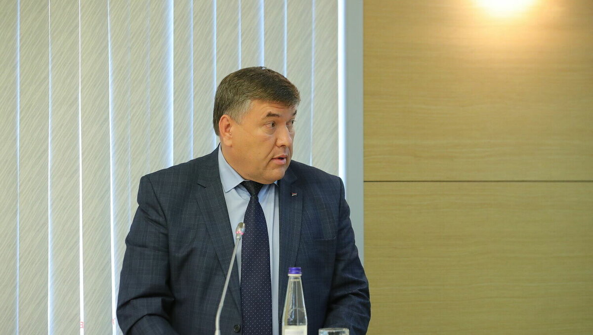     Если депутаты все-таки одобрят вопрос о смене сити-менеджера Таганрога, то на этом посту хочется видеть смелого федерального чиновника, а никак не местечкового, сообщил RostovGazeta политолог Евгений Михайлов.