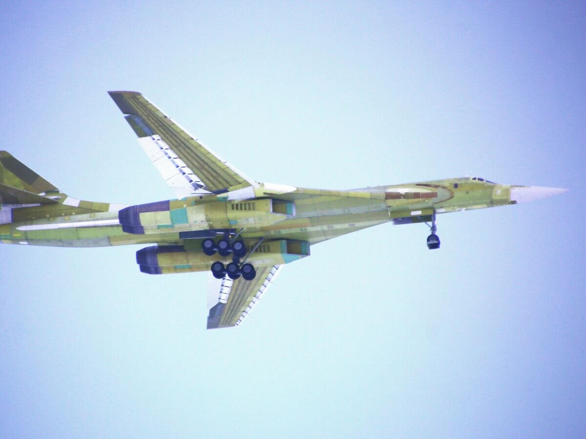    Стратегический сверхзвуковой бомбардировщик-ракетоносец Ту-160М совершил первый полет© Фото : ОАК