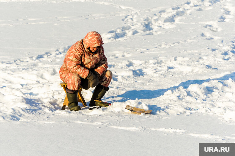    Первую рыбу поймали через три минуты после старта