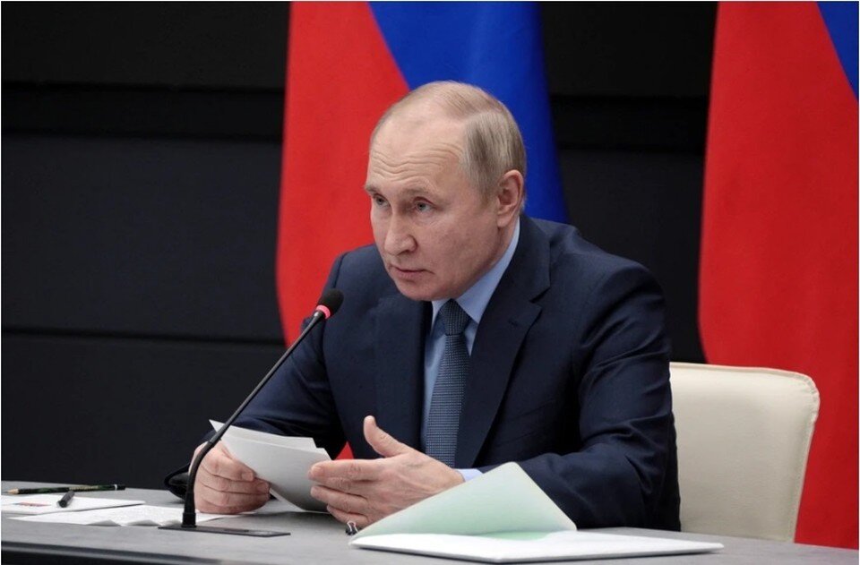     Владимир Путин назвал поставки западного оружия Киеву переходом "красных и даже бордовых линий"  REUTERS