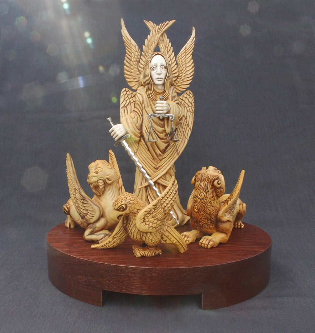 «Стражи Эдема» (самшит, бивень мамонта, серебро; 2021 год) Маргарита и Григорий Бородины