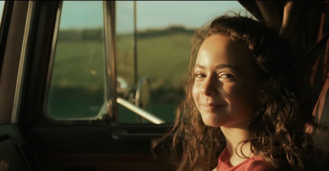 Скриншот из триллера "Paradise Highway".